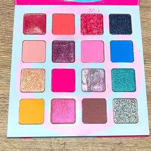 Juvias place eyeshadow palette